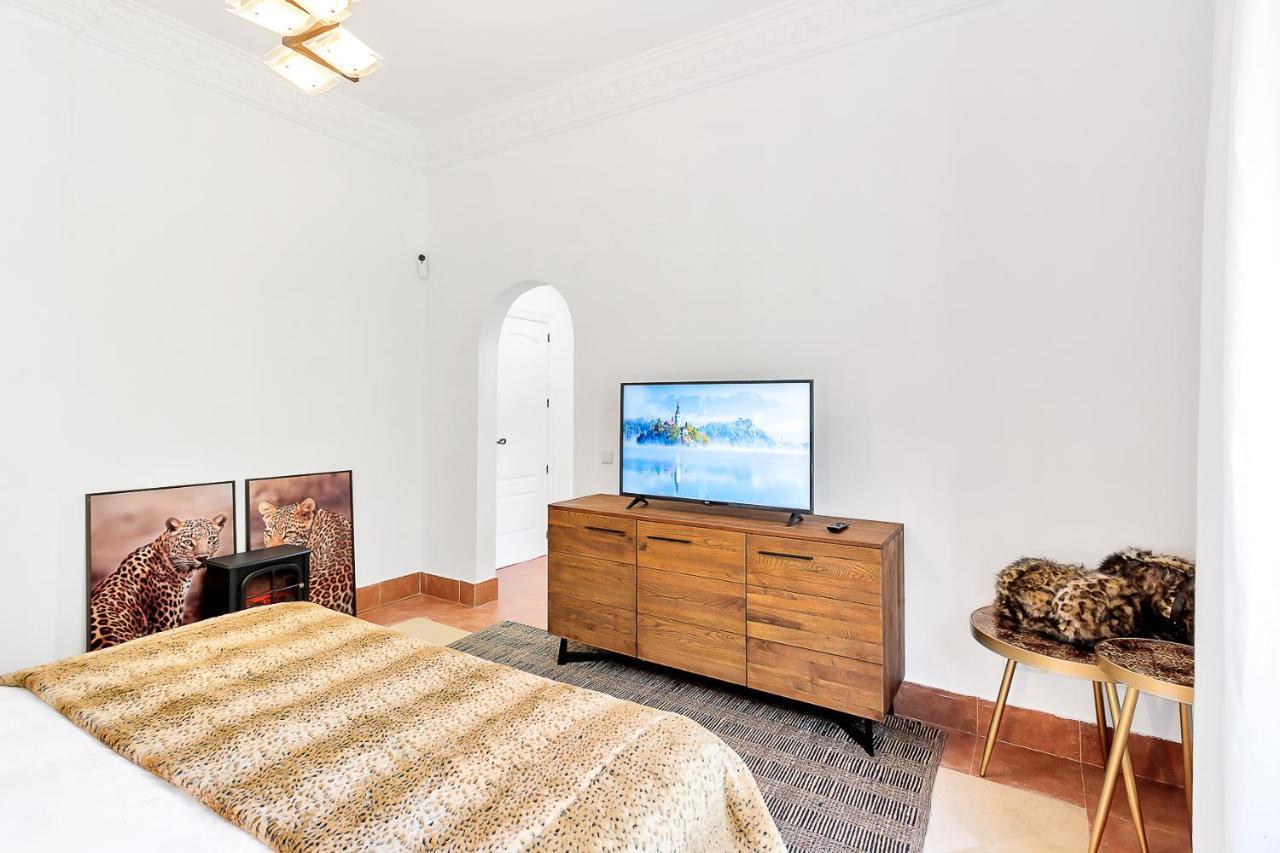 Yolo Spaces - Sotogrande - White House Villa San Roque  Bagian luar foto